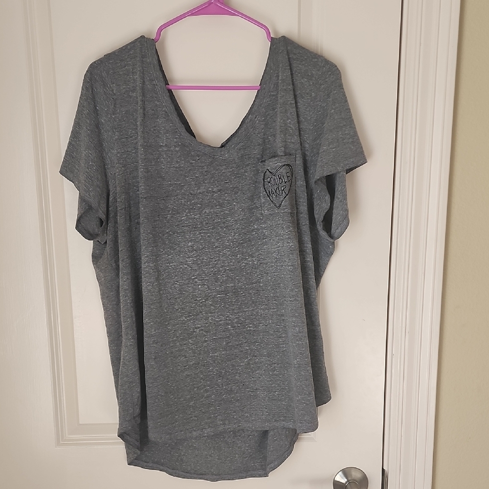 Torrid Charcoal Short Sleeve Graphic Heart Tee